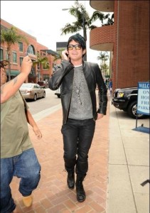 Adam Lambert spotted at the Medical Center on June 6th 2009 3