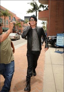 Adam Lambert spotted at the Medical Center on June 6th 2009 5