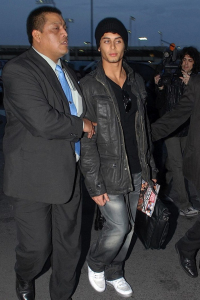 Jesus Luz arrives in Buenos Aires airport on June 15th 2009 19