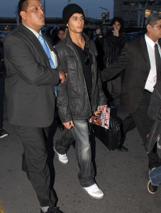 Jesus Luz arrives in Buenos Aires airport on June 15th 2009 25