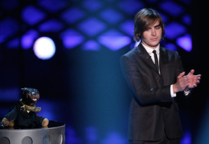 Zac Efron accepts the Best Male Performance award onstage during the 18th Annual MTV Movie Awards on May 31st 2009 3