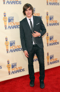 Zac Efron arrives on the red carpet of the 18th Annual MTV Movie Awards on May 31st 2009 1