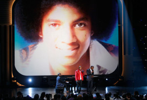 Jamie Foxx with NeYo on stage for the tribute to the late singer Michael Jackson during the 2009 BET Awards 12