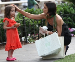 Suri Cruise seen Shopping at The Grove on May 31st 2009 5