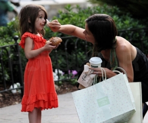 Suri Cruise seen Shopping at The Grove on May 31st 2009 4