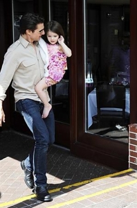 Suri Cruise seen with her dad tom cruise at Cafe Milano on May 23rd 2009 2