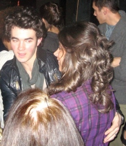 kevin jonas and his girlfriend danielle deleasa dancing