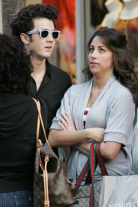 kevin jonas and his girlfriend danielle deleasa picture