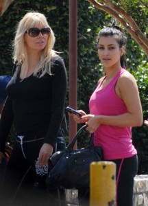 Kim Kardashian seen on her way to the gym on July 8th 2009 2