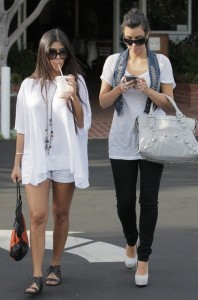 Kim Kardashian spotted att Fred Segal with her sister Kourtney Kardashian on Juy 8th 2009 4