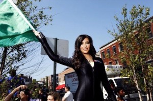 kim kardashian attends the Bullrun Green 2009 Flag Rally Start Event on July 10th 2009 holding the green flag