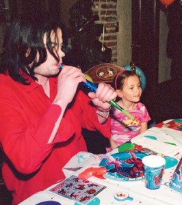 pictures from Prince Michael Jackson SpiderMan themed 6th birthday party in 2003 father and sister