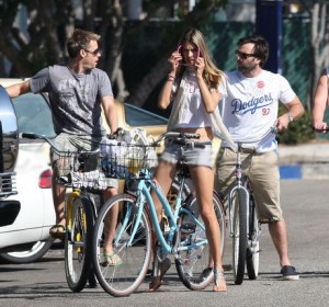 Alessandra Ambrosio photo riding a bike in Venice California on July 18th 2009 1