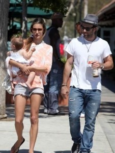 Alessandra Ambrosio with her fiance Jamie and her daughter Anja walking at Malibu beach on July 16th 2009 1