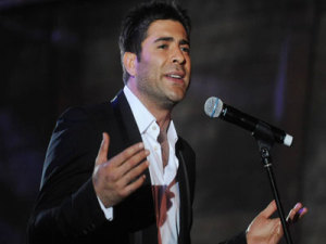 Wael Kfouri picture from the new concert at Loreal in Lebanon August 2009 2