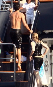 Madonna and Jesus Luz spotted on a boat in the sea on August 17th 2009 7