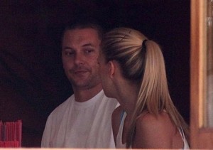 Kevin Federline at the Faces and Names bar and lounge in New York City with his girlfriend Victoria Prince in August 2009 3