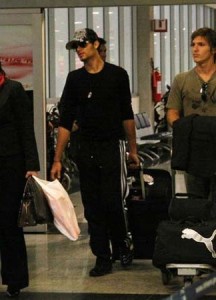 Jesus Luz photo wearing a baseball cap and dark sunglasses at Congonhas airport in Sao Paulo on August 27th 2009 6