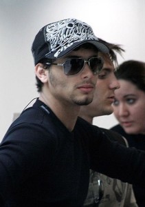 Jesus Luz photo wearing a baseball cap and dark sunglasses at Congonhas airport in Sao Paulo on August 27th 2009 1