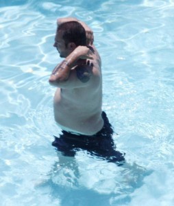 Kevin Federline picture at the pool with his kids on August 29th 2009 4