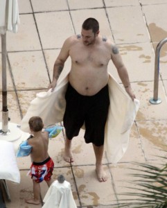 Kevin Federline picture at the pool with his kids on August 29th 2009 6