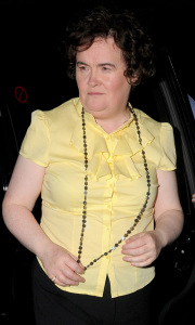 Susan Boyle photo wearing a yellow blouse leaving the ITV studios in London on May 24th 2009 2