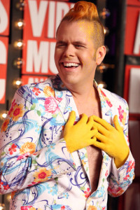 Perez Hilton arrives at the 2009 MTV Video Music Awards at Radio City Music Hall on September 13th 2009 in New York City