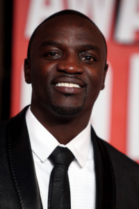 Akon arrives at the 2009 MTV Video Music Awards at Radio City Music Hall on September 13th 2009 in New York City