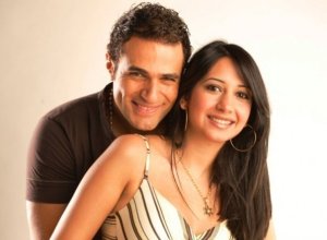 photo of the Arab Celebrity Singer Mohamed Nour from the band Wama and his wife 2