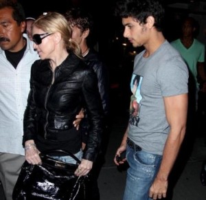 Madonna and Jesus Luz spotted together out for dinner at Nellos restaurant on Madison Avenue in New York on September 15th 2009 4