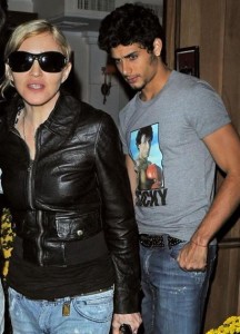 Madonna and Jesus Luz spotted together out for dinner at Nellos restaurant on Madison Avenue in New York on September 15th 2009 7