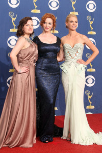 Elisabeth Moss with Christina Hendricks and January Jones arrive at the 61st Primetime Emmy Awards