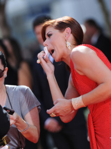 Debra Messing arrives at the 61st Primetime Emmy Awards held at the Nokia Theatre on September 20th 2009 in Los Angeles