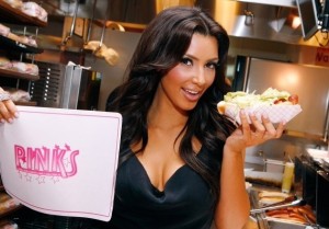 Kim Kardashian attends the Pinks Hot Dogs Grand Opening on September 18th 2009 4