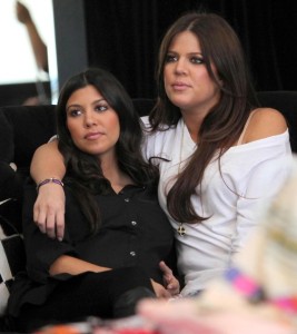 Khloe Kardashian and Kourtney Kardashian spotted during a shopping trip in Calabasas on October 3rd 2009 4