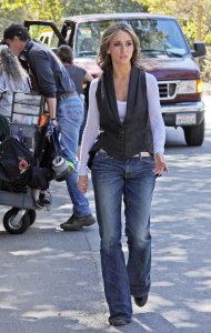 Jennifer Love Hewitt spotted on the filming set of Ghost Whisperer on October 1st 2009 4