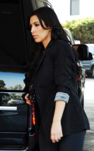 Kim Kardashian spotted at a gas station in Beverly Hills on October 5th 2009 2