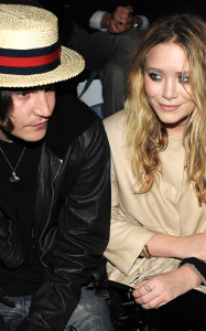 Mary Kate Olsen and Max Winkler spotted at the front row while she attends the Paris Fashion Week Spring Summer 2010 Ready To Wear festivities on October 5th 2009 in France 6