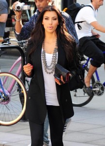 Kim Kardashian spotted shopping in Santa Monica on October 9th 2009 4