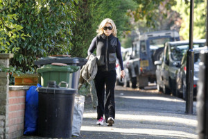 Geri Halliwell spotted walking near her home in North London on October 9th 2009 5