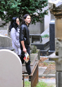 Katy Perry and Russell Brand spotted visiting Jim Morrison grave at Pere Lachaise cemetery on October 7th 2009 4