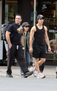 Joe Jonas was spotted on his way to the Miles Nadal Jewish Community Centre on October 8th 2009 3