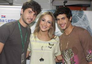 Jesus Luz picture with Claudia Leitte backstage at the 2009 Ceara Music Festival on October 10th 2009 1