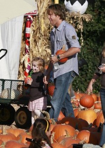 Larry Birkhead and his daughter Dannielynn Smith spotted at the Mr Bones Pumpkin Patch in West Hollywood on October 11th 2009 8