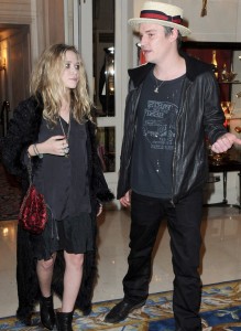 Mary Kate Olsen and her boyfriend Nate Lowman spotted shopping at the Tumi luggage store on October 10th 2009 in Paris France 2