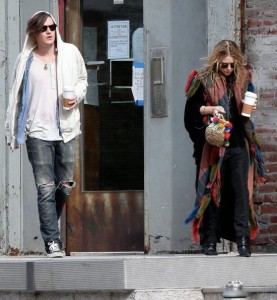 Mary Kate Olsen spotted leaving her apartment in Tribeca with Nate Lowman on October 12th 2009 1