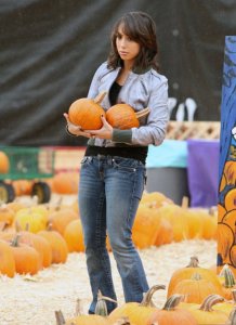 Cheryl Burke spotted at Mr Bones Pumpkin Patch in Los Angeles on October 10th 2009 2