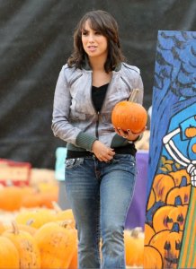 Cheryl Burke spotted at Mr Bones Pumpkin Patch in Los Angeles on October 10th 2009 4