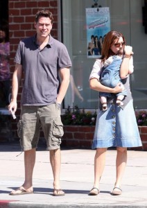 Alyson Hannigan and her husband Alexis Denisof out shopping with their daughter Satyana Denisof in Beverly Hills on October 17th 2009 12