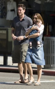 Alyson Hannigan and her husband Alexis Denisof out shopping with their daughter Satyana Denisof in Beverly Hills on October 17th 2009 17